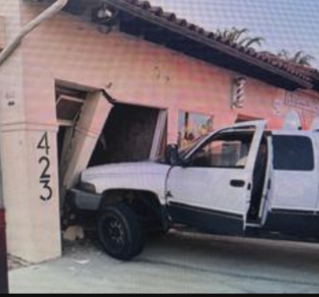 Screenshot-2026-03-15-at-3.24.30-PM-1 Un automóvil choca contra un edificio y causa daños estructurales