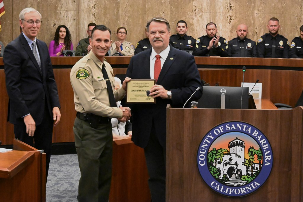 DSC_0966-1024x683-1 Dos líderes de la Oficina del Sheriff son galardonados con los Premios H. Thomas Guerry por su desempeño superior.